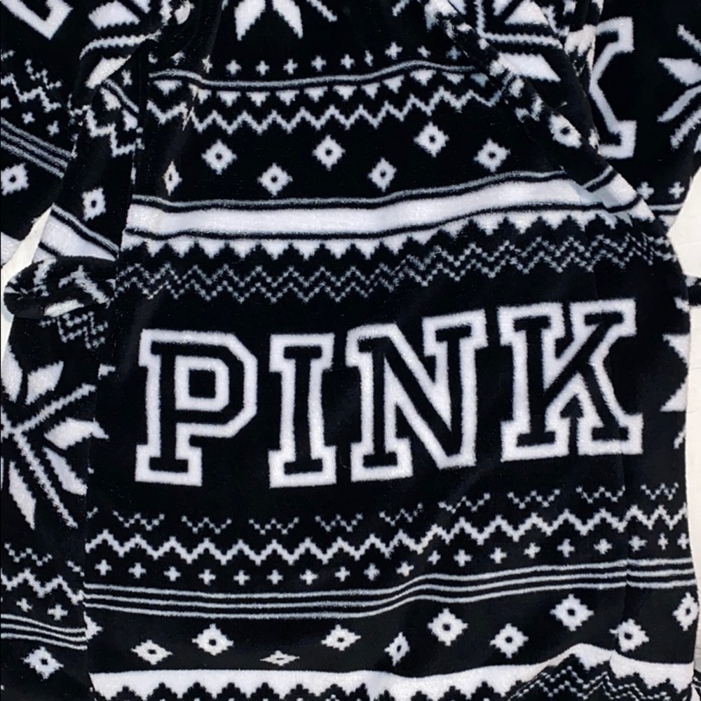VS PINK Robe - Picture 2 of 3